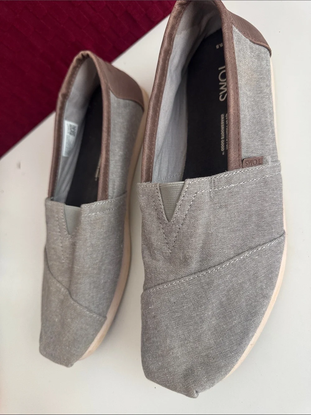 Toms Men’s Slip-On Loafers in Light Gray - Picture 2 of 6
